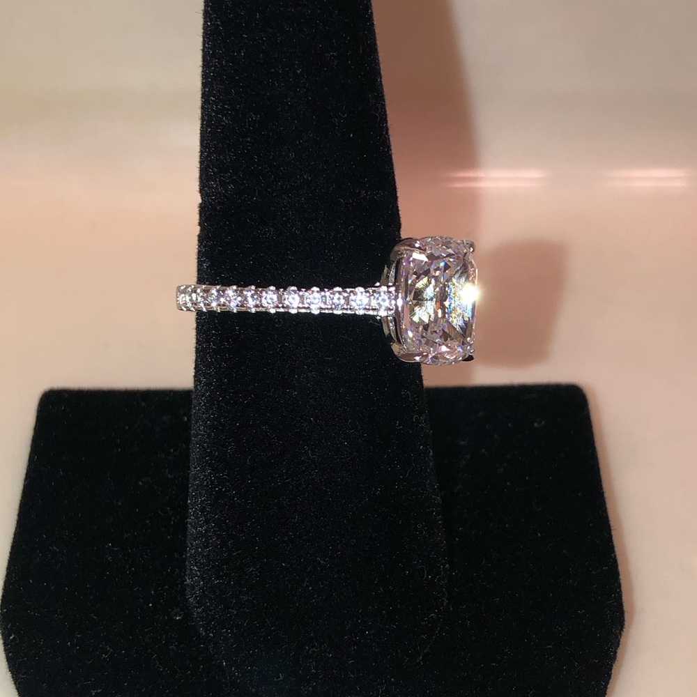 18k 3ct Cushion Cut Ring - Picture 8 of 12